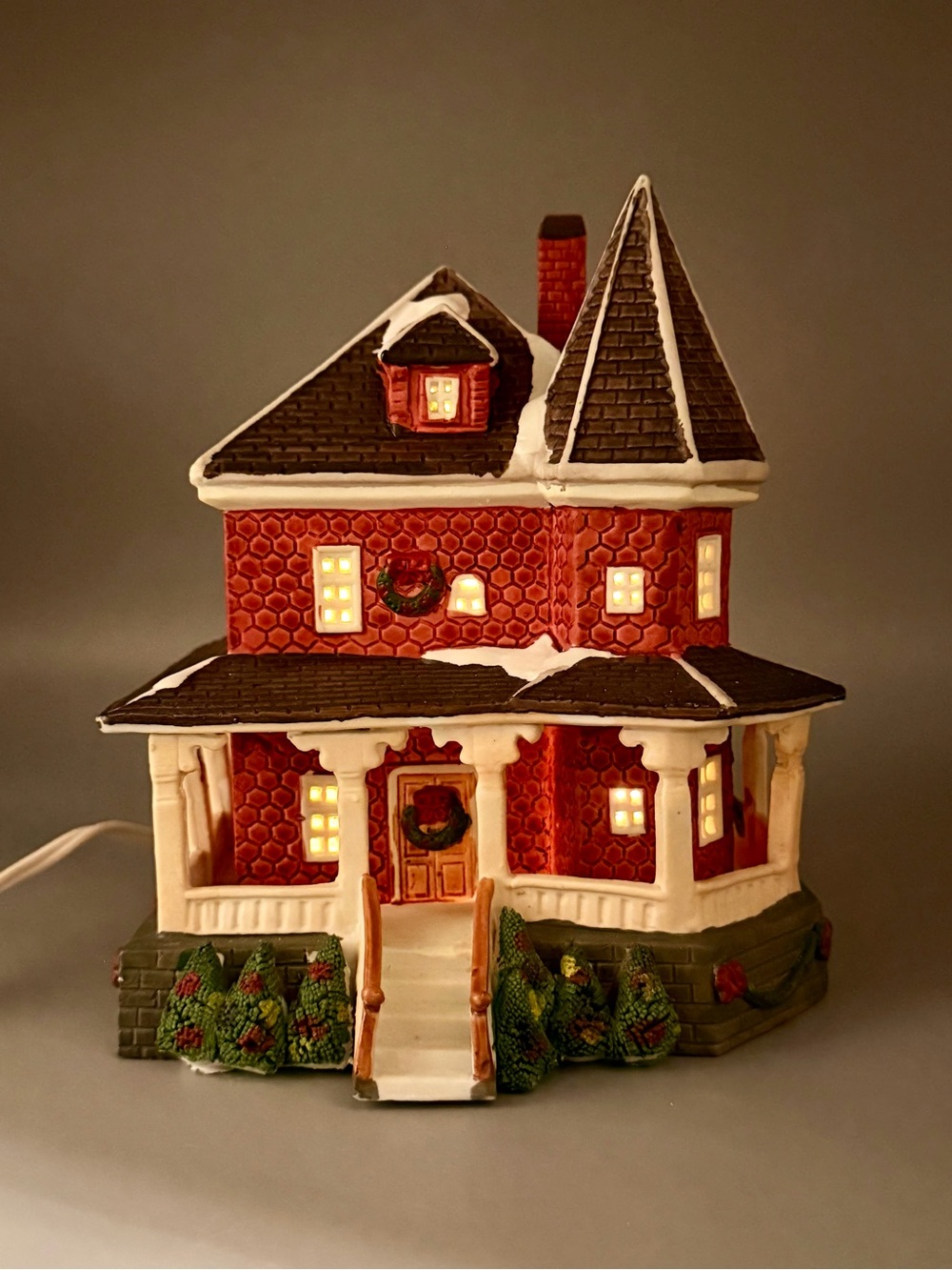 Lemax 1993 Hampshire House Lighted Victorian Christmas Village Lighted Retired